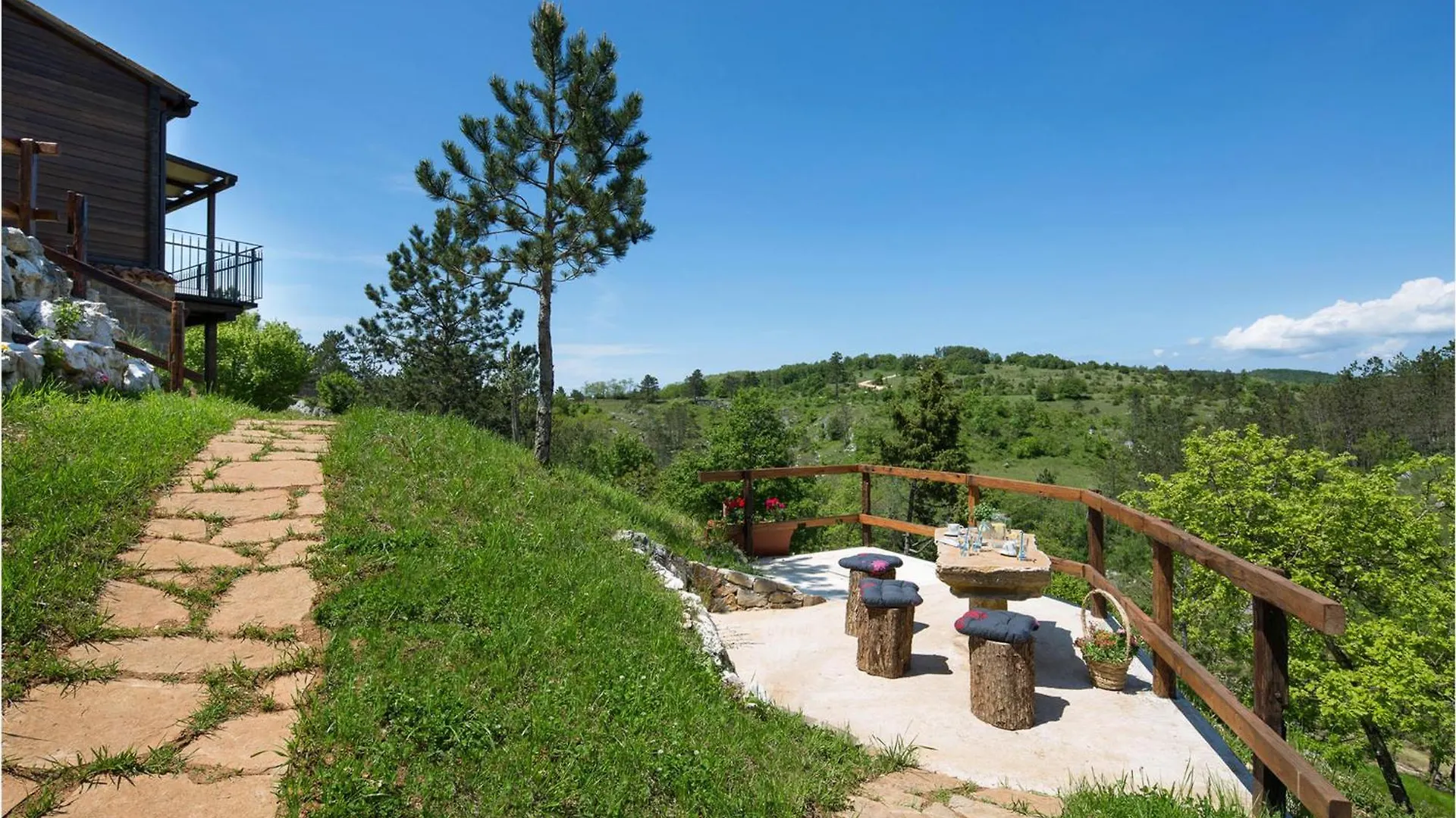 Stunning Home In Trviz With Outdoor Swimming Pool Holiday home